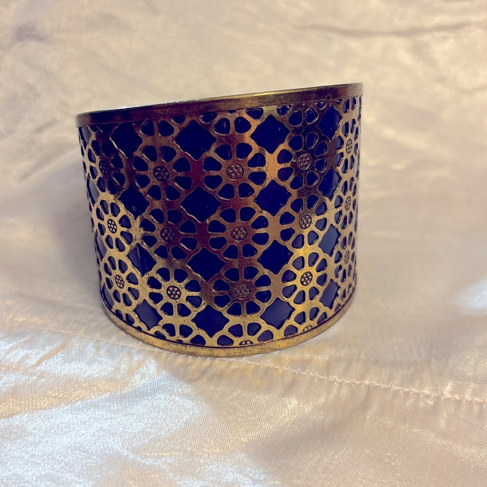 Beautiful bracelet. Cloisonné style design.